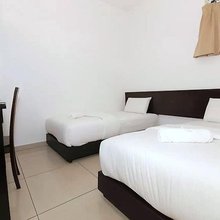 Hotel Alam Indi Johor Bahru Exteriör bild