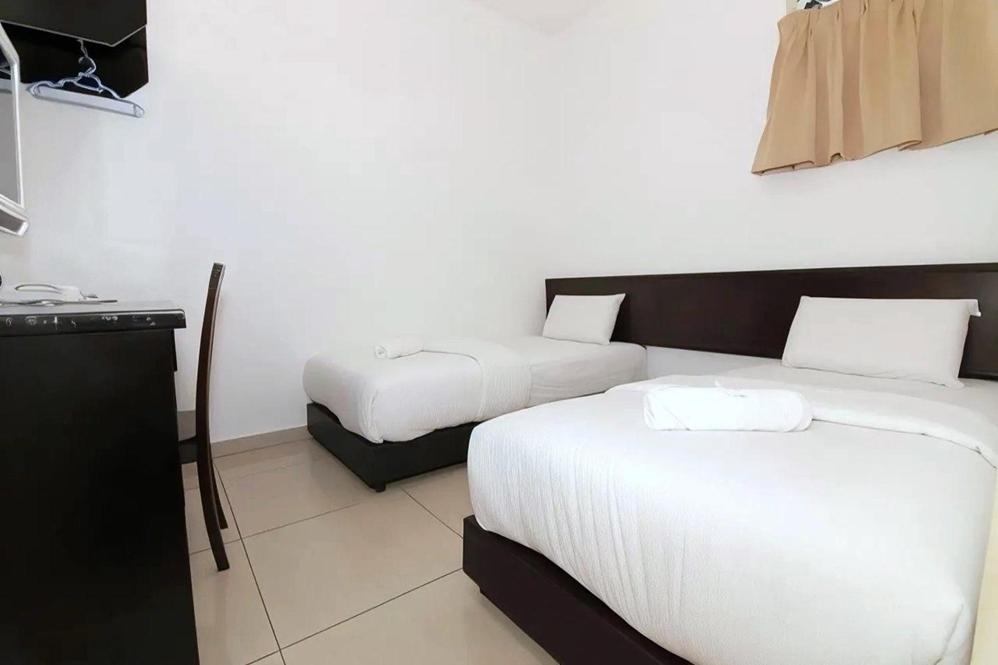 Hotel Alam Indi Johor Bahru Exteriör bild