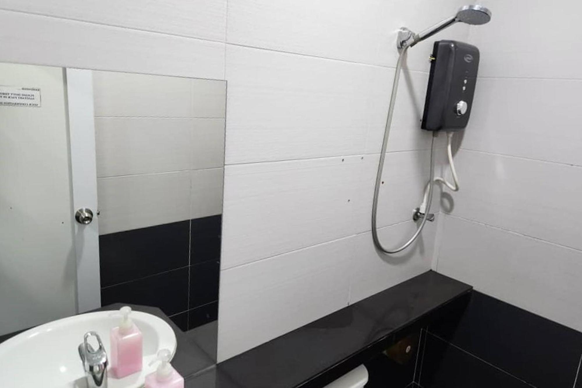 Hotel Alam Indi Johor Bahru Exteriör bild