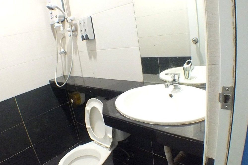 Hotel Alam Indi Johor Bahru Exteriör bild