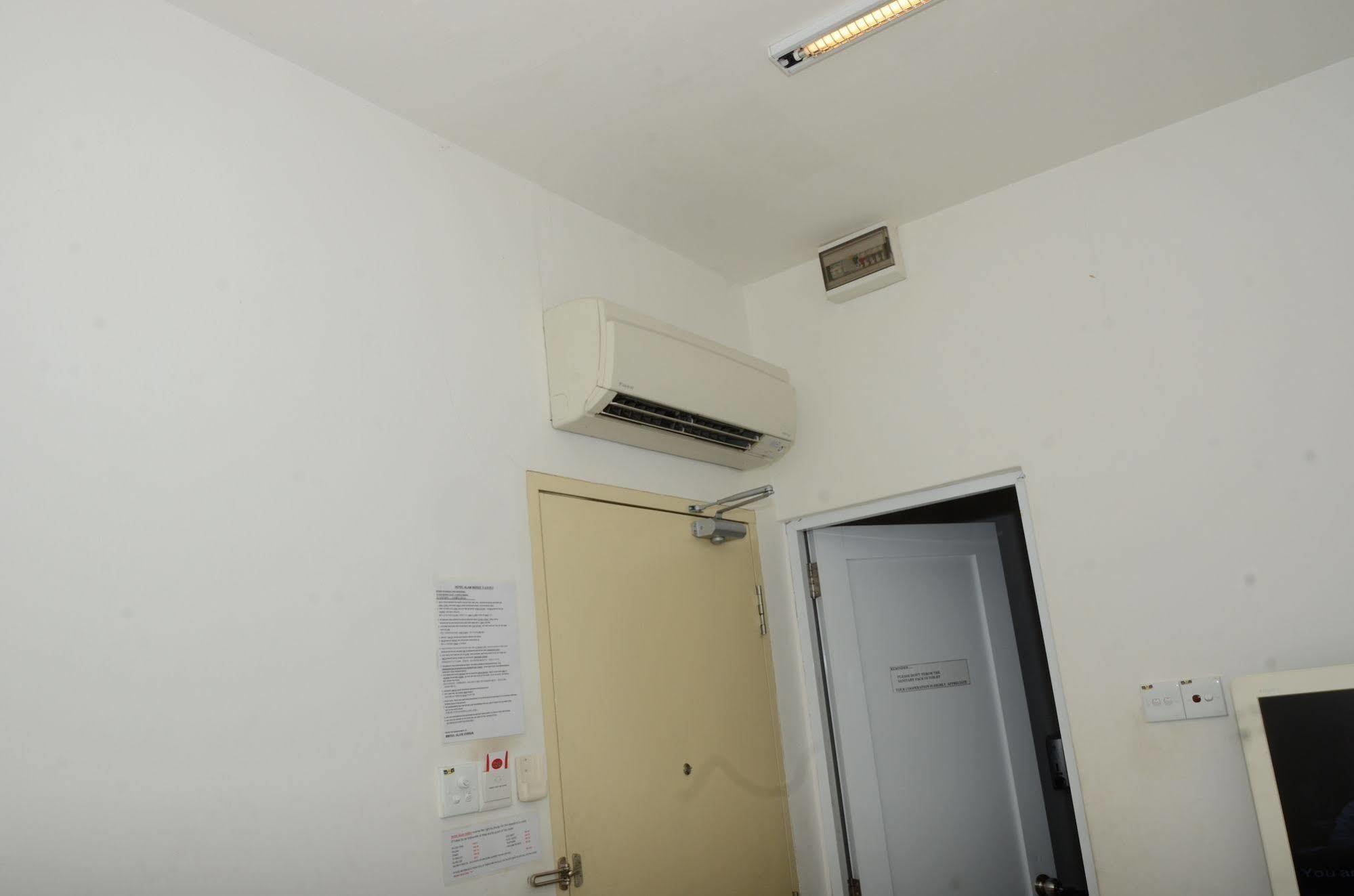 Hotel Alam Indi Johor Bahru Exteriör bild