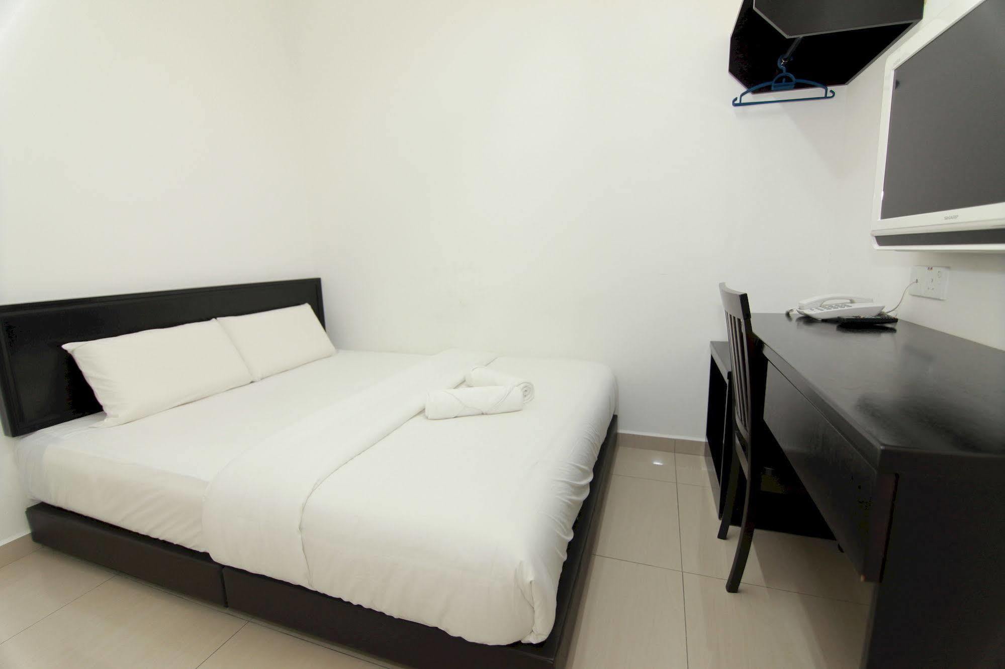 Hotel Alam Indi Johor Bahru Exteriör bild